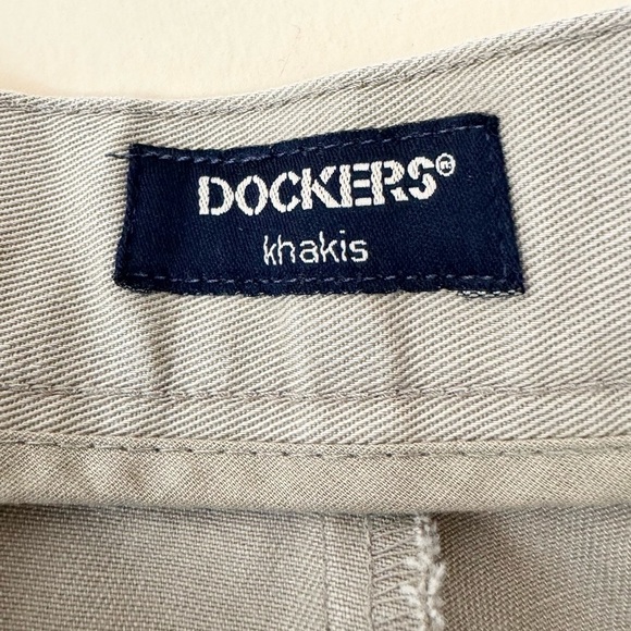 Dockers Relaxed Fit Flat Front No Wrinkle Twill Tan Khakis Pants Sz 34 x 31 - Picture 6 of 7